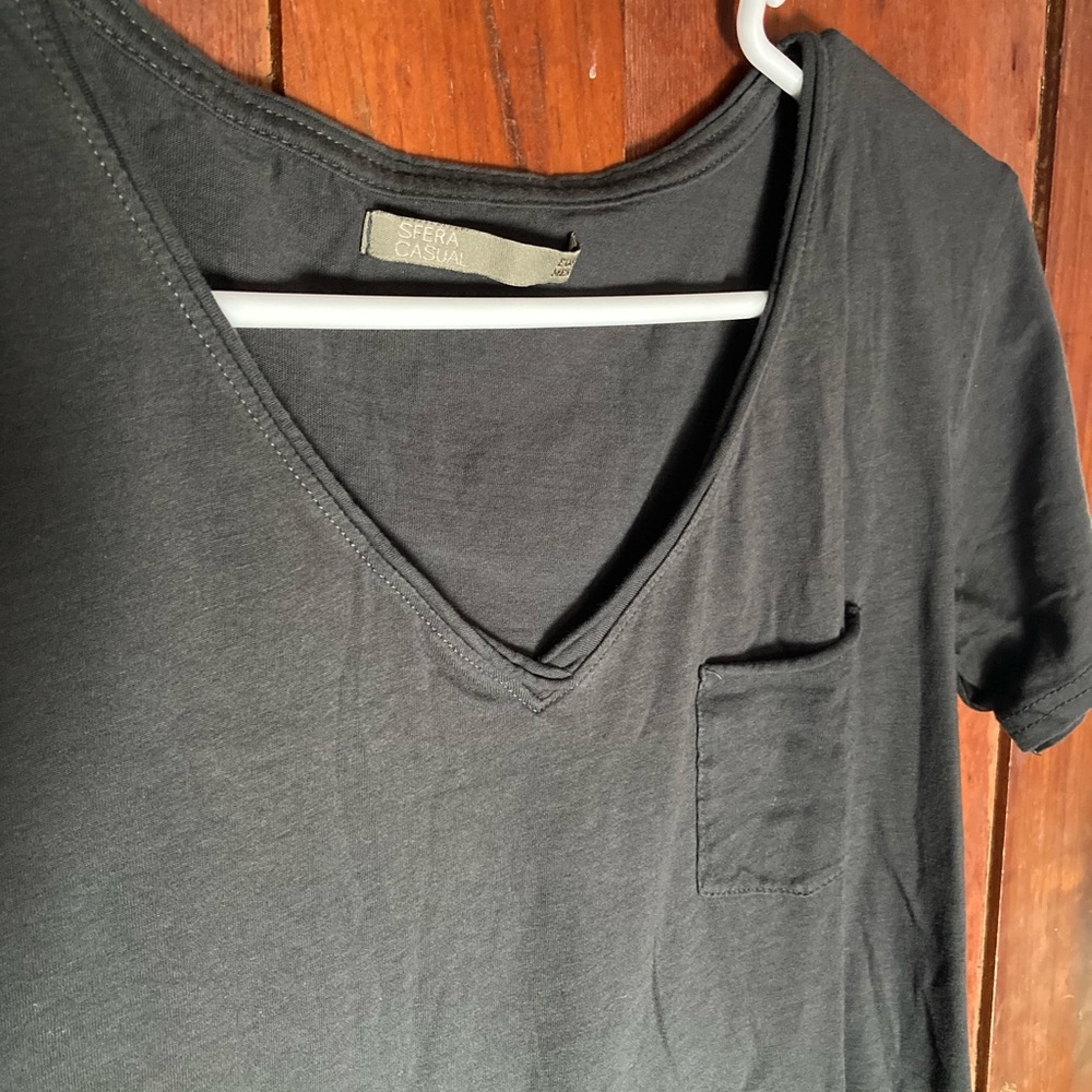 Grey V-neck basic tee - Picture 2 of 4